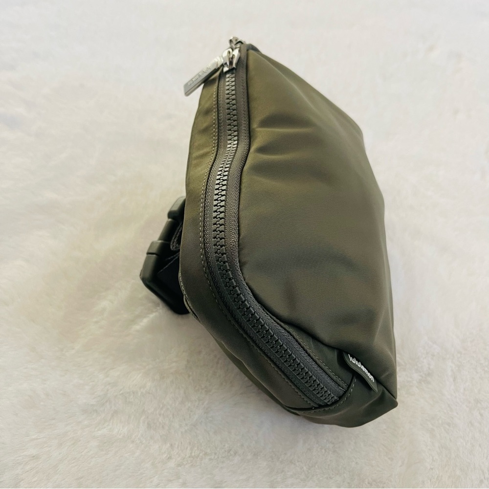 Lululemon Everywhere belt Bag Grey Sage large 2L - Picture 9 of 10